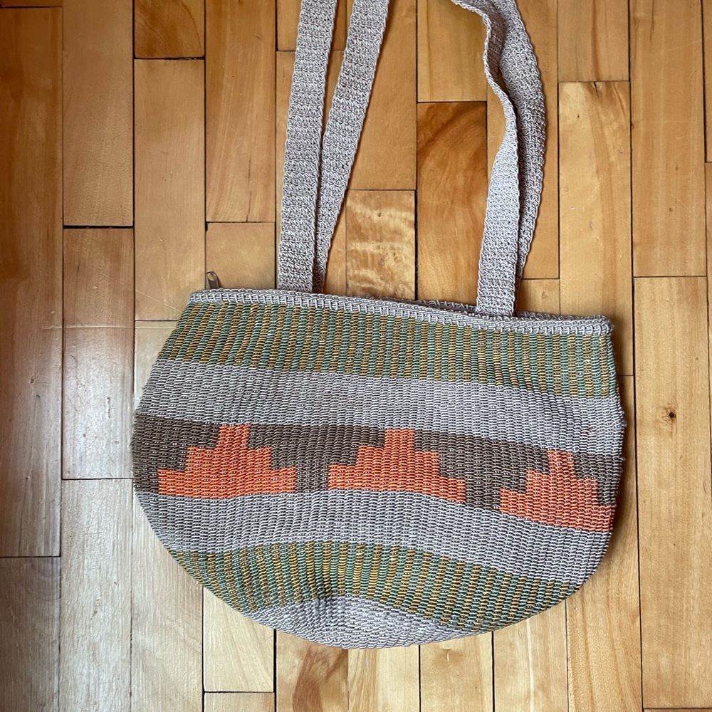 Stone Mountain woven Aztec pattern tan purse.